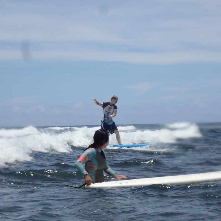 Отель Tropical Surf House Okinawa Онна Экстерьер фото