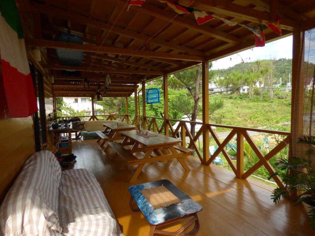 Отель Tropical Surf House Okinawa Онна Экстерьер фото