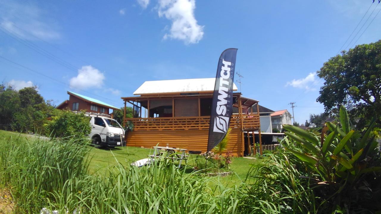 Отель Tropical Surf House Okinawa Онна Экстерьер фото